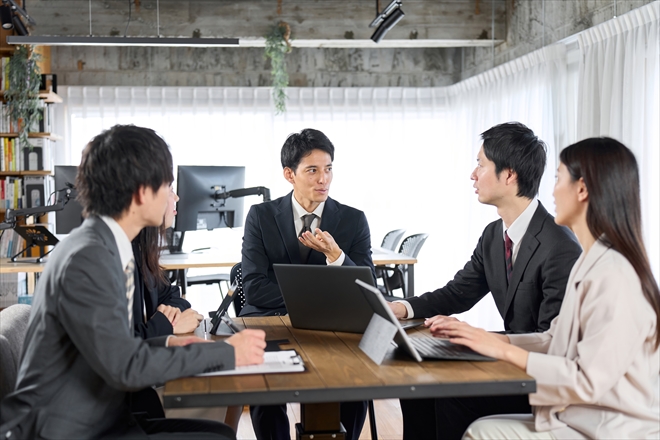 alt="現代の企業に求められる、ウェルビーイングを重視したリーダーシップの実践イメージ"